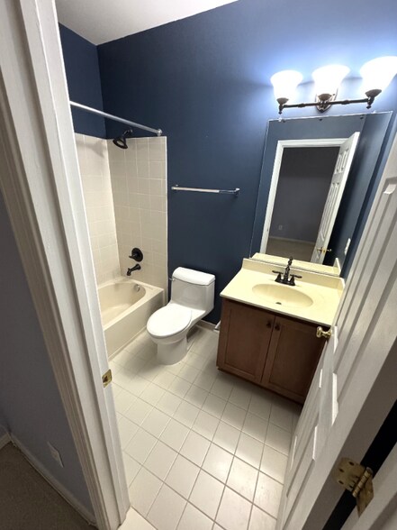 Building Photo - 43825 Hickory Corner Terrace