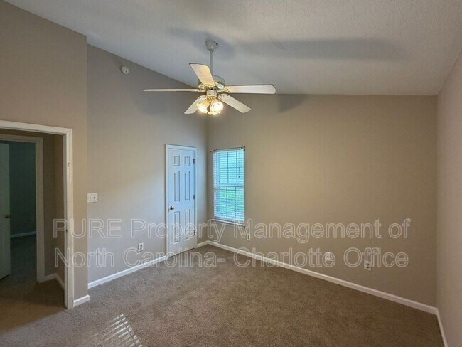 Building Photo - 3385 Hunting Wood Ct