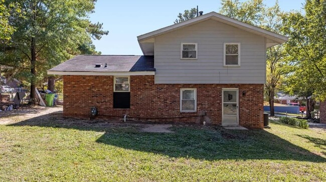 Building Photo - 413 Solar Dr