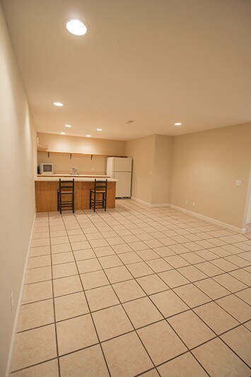 Building Photo - 541 Southampton Dr