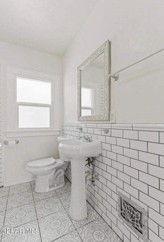 Building Photo - 4116 Chester Ave