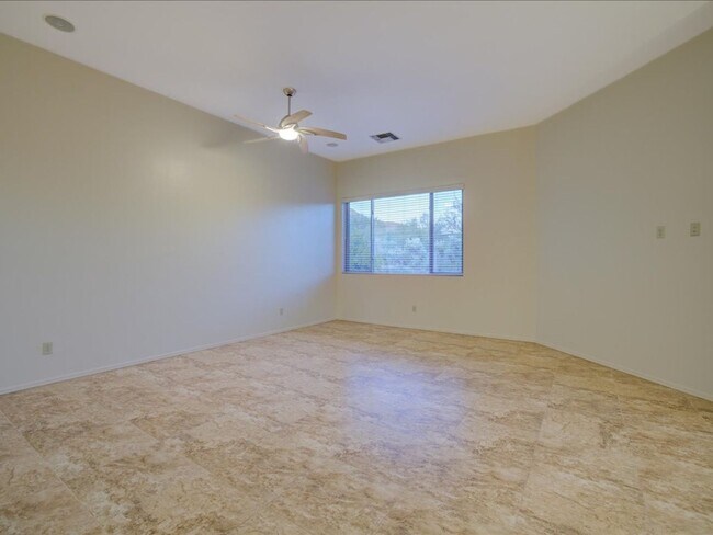 Building Photo - 3 Bedroom 2 Bathroom + Den   Gated Communi...