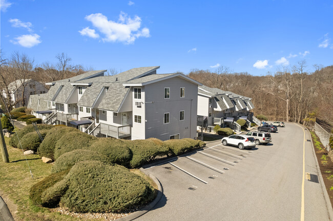 Parking - Willow Park Apartments