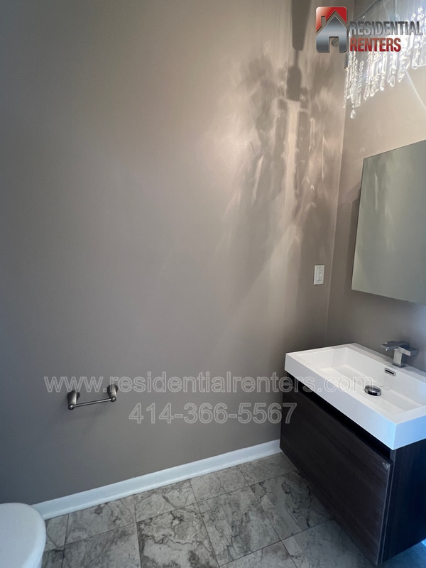 Building Photo - 2130 N Commerce St