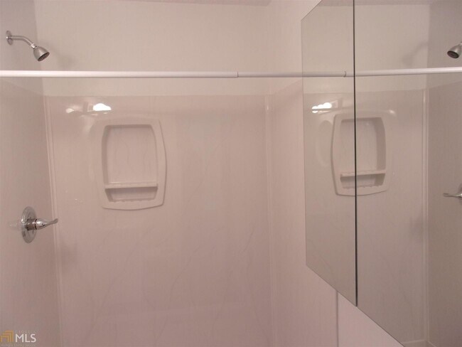 Building Photo - 225 Lowry St NE