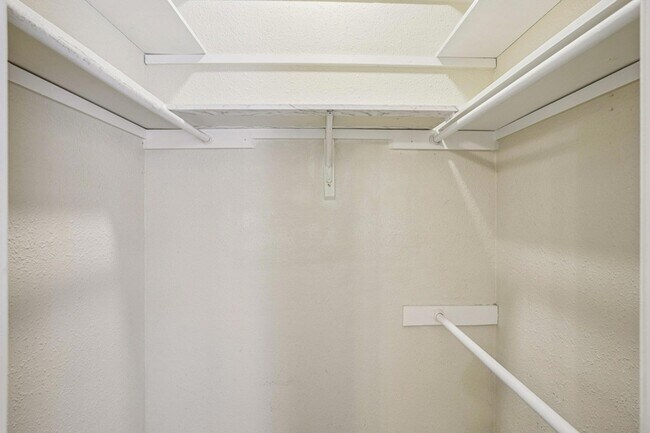 Building Photo - 807 W 25th St