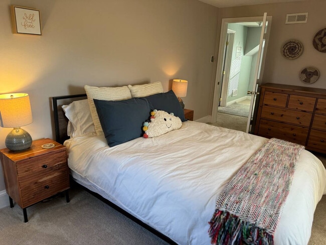 Building Photo - 10417 S Grant Ave