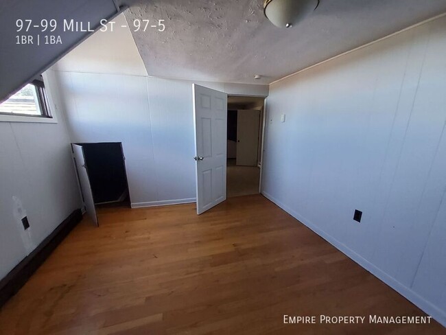 Building Photo - 1 Bedroom / 1 Bathroom Apartment in Wilkes...