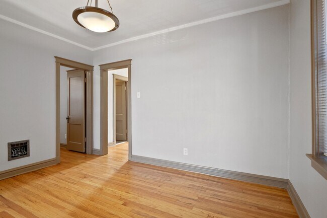 Building Photo - 4918 Tholozan Ave