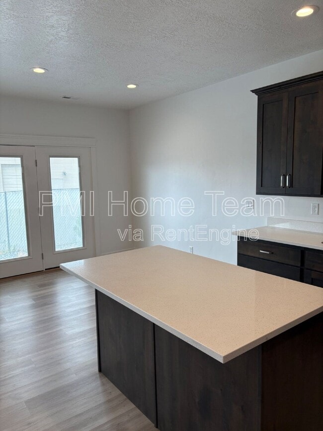 Building Photo - 618 W Cozy Ln