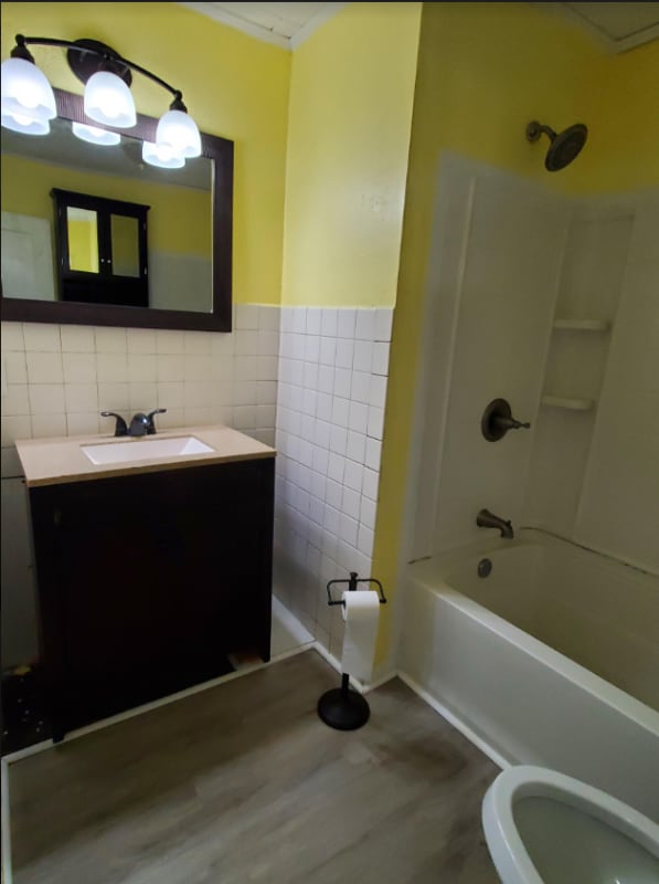 Building Photo - 809 Hester St