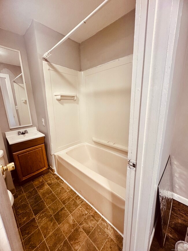 Building Photo - 90 E Elm St