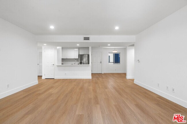 Building Photo - 16100 Sunset Blvd