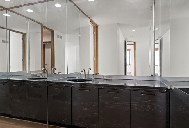 Building Photo - 709 Ann St