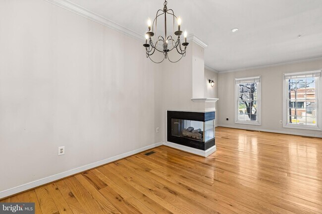 Building Photo - 211 W Hill St