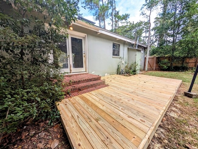 Building Photo - 1833 Sharon Rd