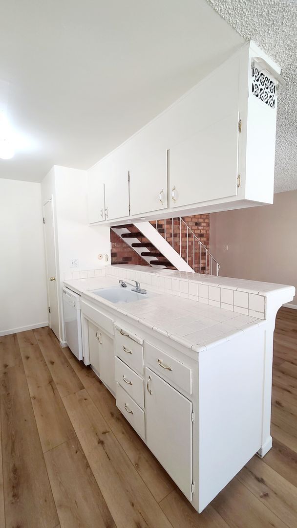 Building Photo - Beautifully Maintained Condo w/ Pool Access!
