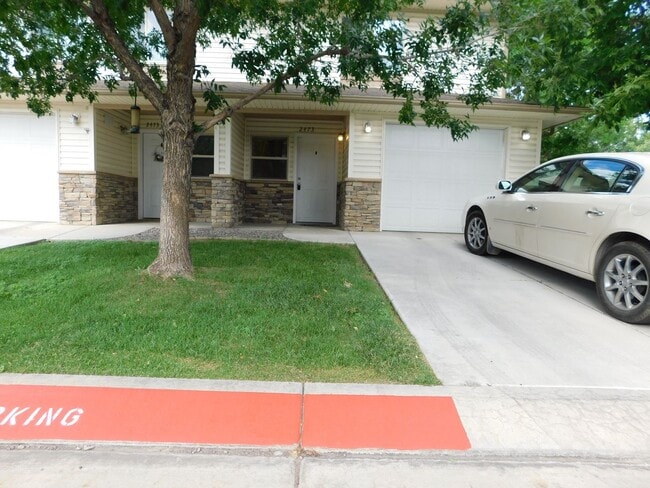 Primary Photo - AWESOME 3 bed 2.5 bath in North GJ