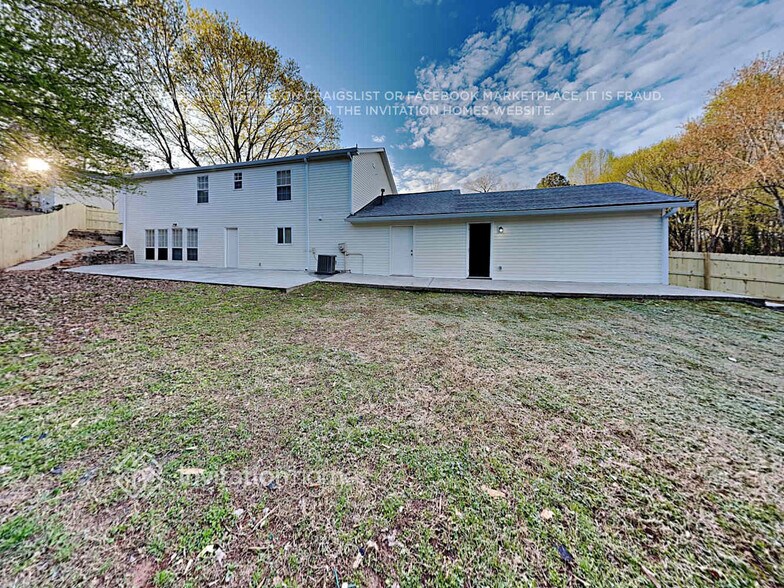 Building Photo - 911 Highland Terrace NE