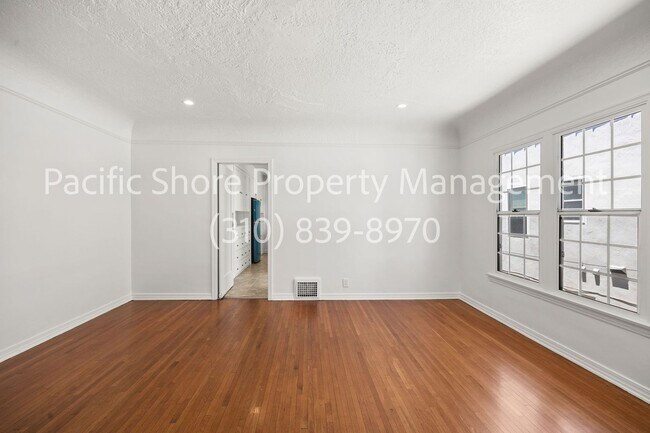 Building Photo - 107 N Mansfield Ave