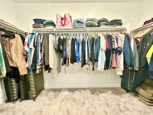 Building Photo - 7064 W Vineridge Dr