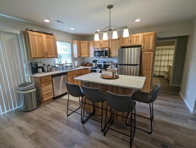 Building Photo - 3 Reserve Ct