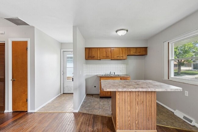 Building Photo - 4111 Parrakeet Ave