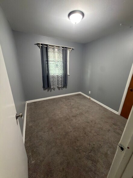 Building Photo - 1730 S 71st St