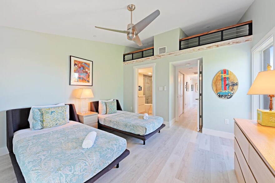 Building Photo - 5610 Gulf Dr