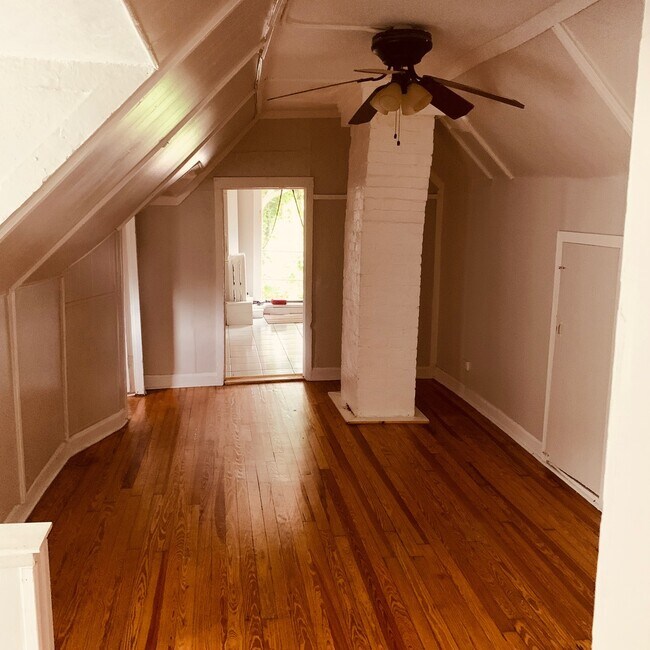 Building Photo - 2900 Enoch Ave