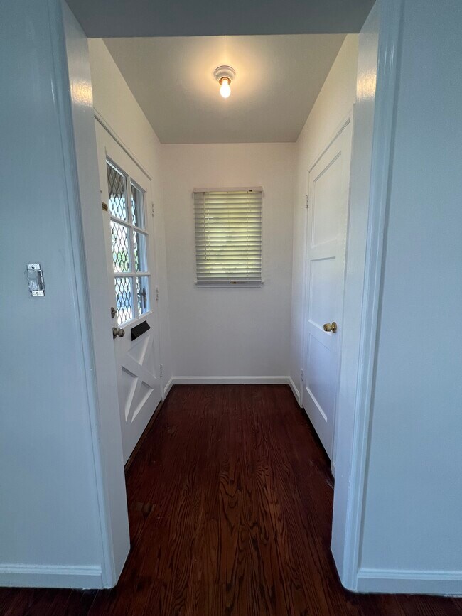 Building Photo - 13900 Burbank Blvd