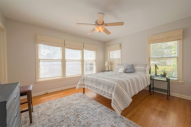 Building Photo - 1558 1/2 Castle Ct