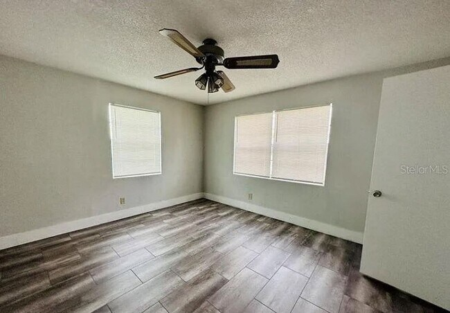 Building Photo - 319 Golf Blvd