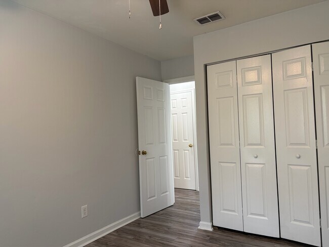 Building Photo - 2052 Darnell Cir