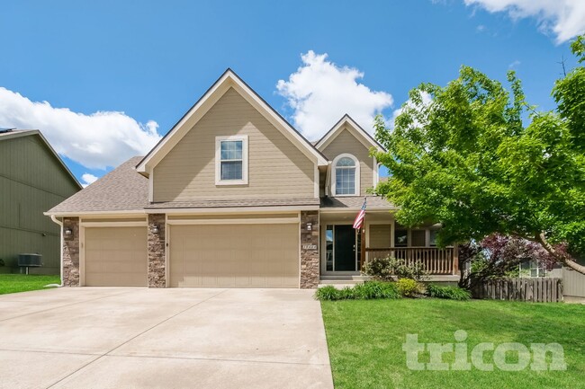 Building Photo - 18404 Rock Ridge N