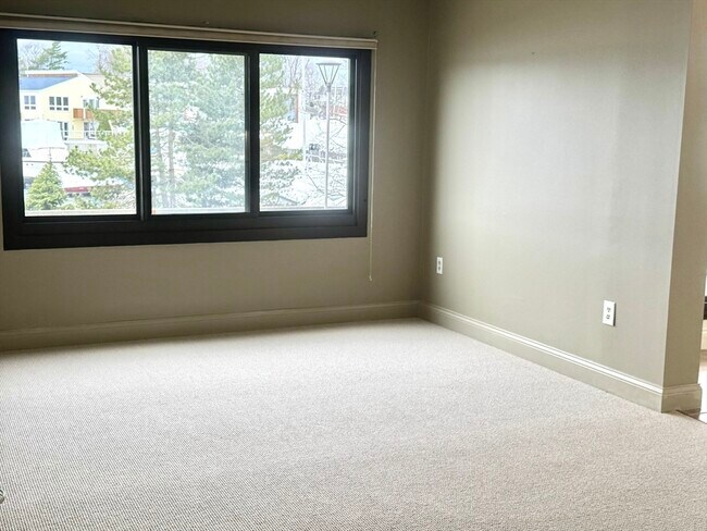 Building Photo - 51 Broad St