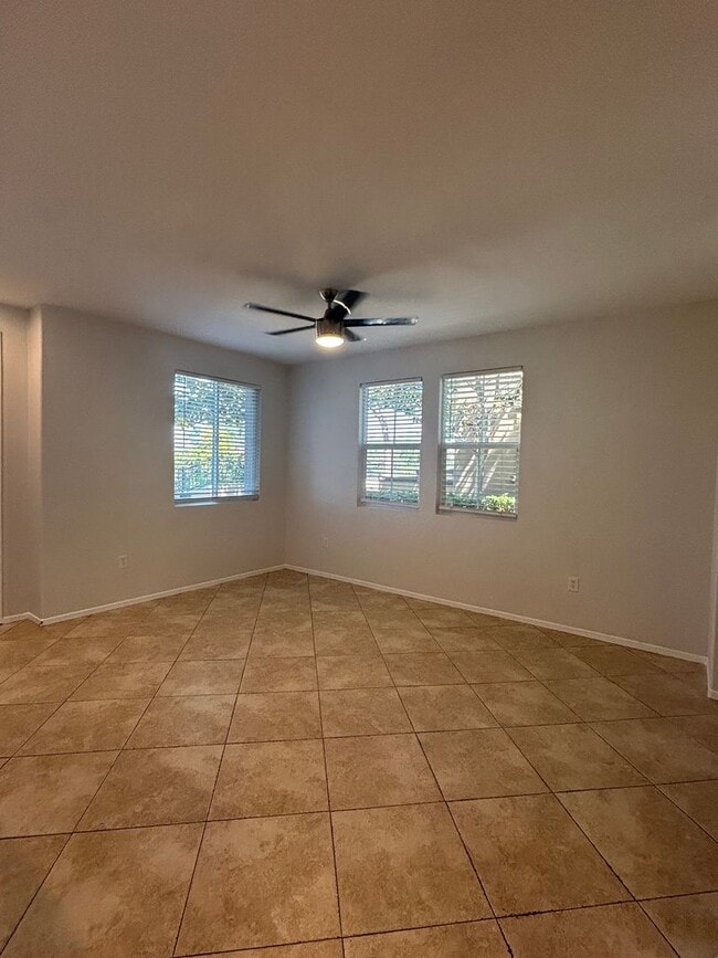 Building Photo - Move in special !!! $1000 off first month rent on approved credit with a 1 year lease.