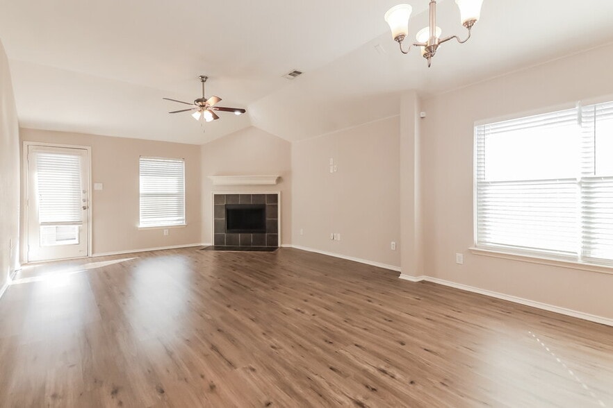 Building Photo - 1820 Marlin Dr