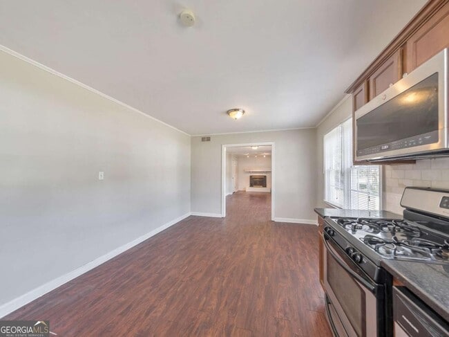 Building Photo - 652 Mozley Dr SE