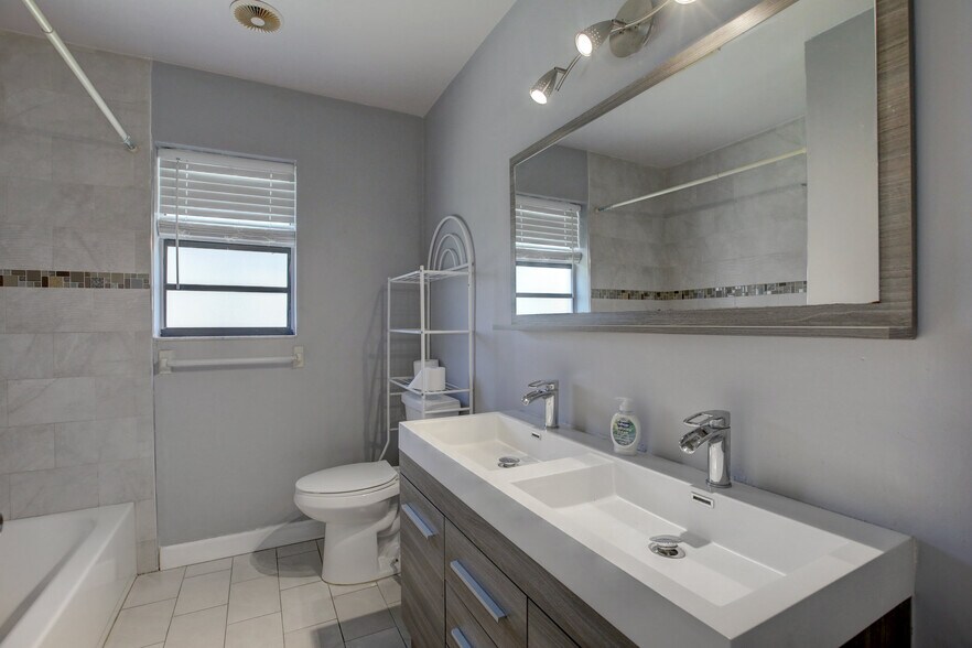 Building Photo - 418 SE 4th St