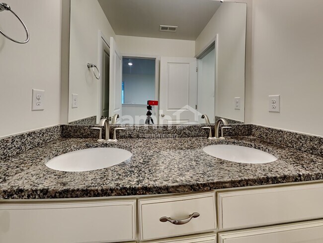 Building Photo - 5306 Dayan Dr