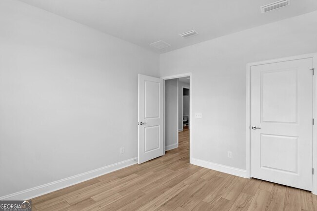 Building Photo - 267 Dendron Dr