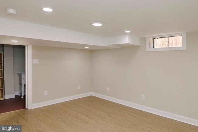 Building Photo - 632 Faraday Pl NE