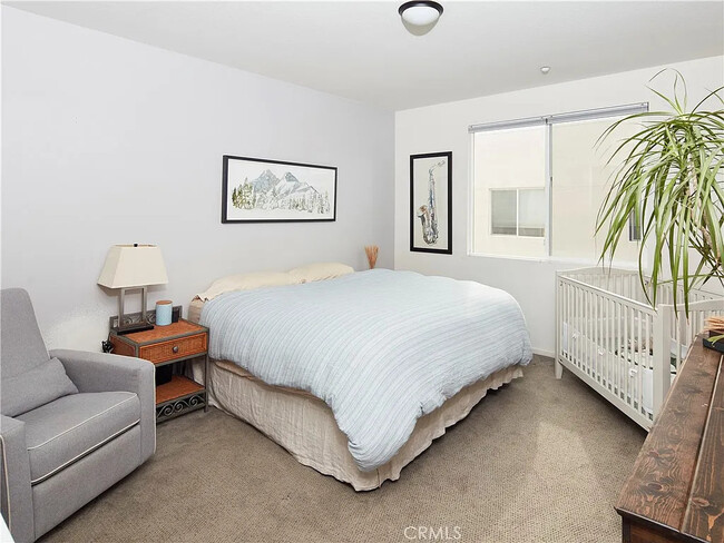 Building Photo - Spacious 1-Bedroom with 2 Baths + Balcony, In-Unit Laundry, Pool & Parking in Hawthorne