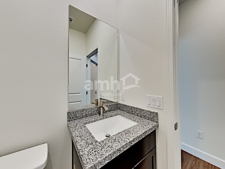 Building Photo - 696 N Water St