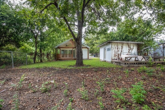 Building Photo - 7511 Carver Ave