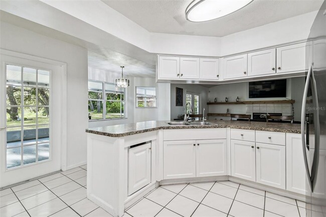 Building Photo - 15410 Manning Dr