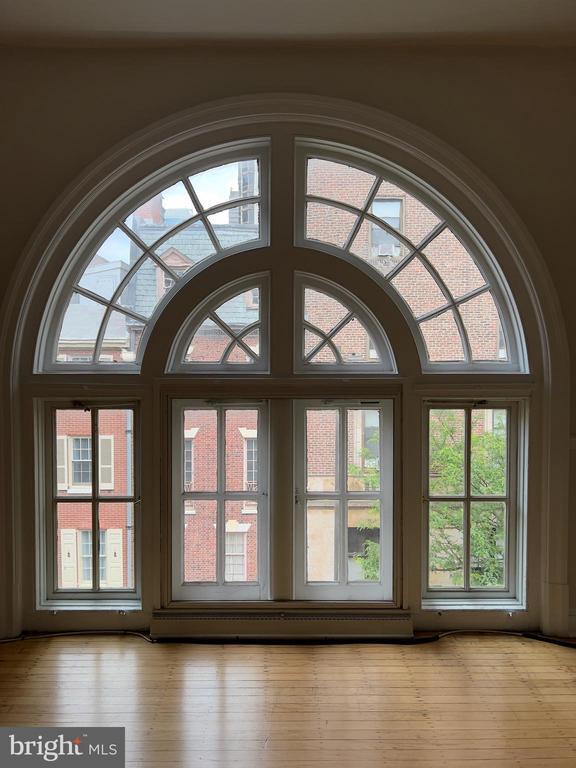 Building Photo - 2038 Locust St