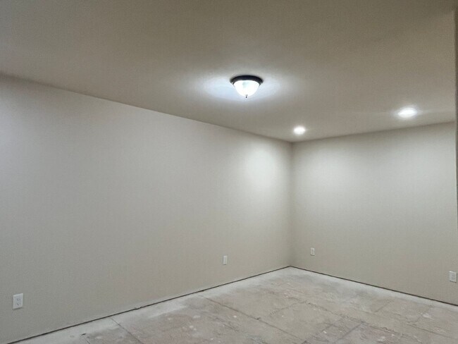Building Photo - 13930 Willow Bend Dr