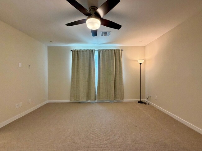 Building Photo - GORGEOUS 4 BED 3 BATH 2 CAR GARAGE SINGLE FAMILY HOME W/ LOFT, VAULTED ENTRYWAY, BACKYARD, AND BE...